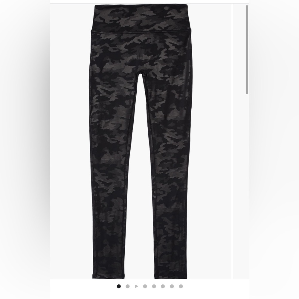 SPANX Black Leggings Sleek Form-Fitting Design